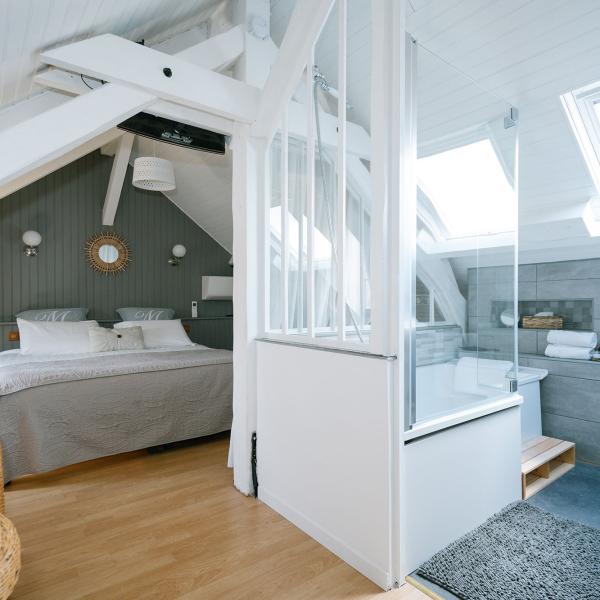 Sweet Romance Room, breakfast included and reversible air conditioning